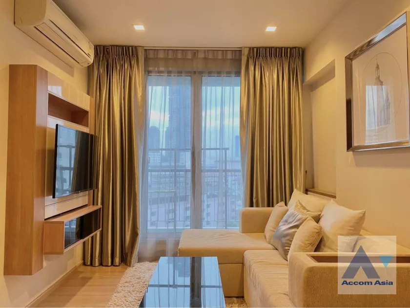 unit 1 Bedroom  Condominium For Rent & Sale in Sathorn, Bangkok  near BTS Saphan Taksin (AA37652)