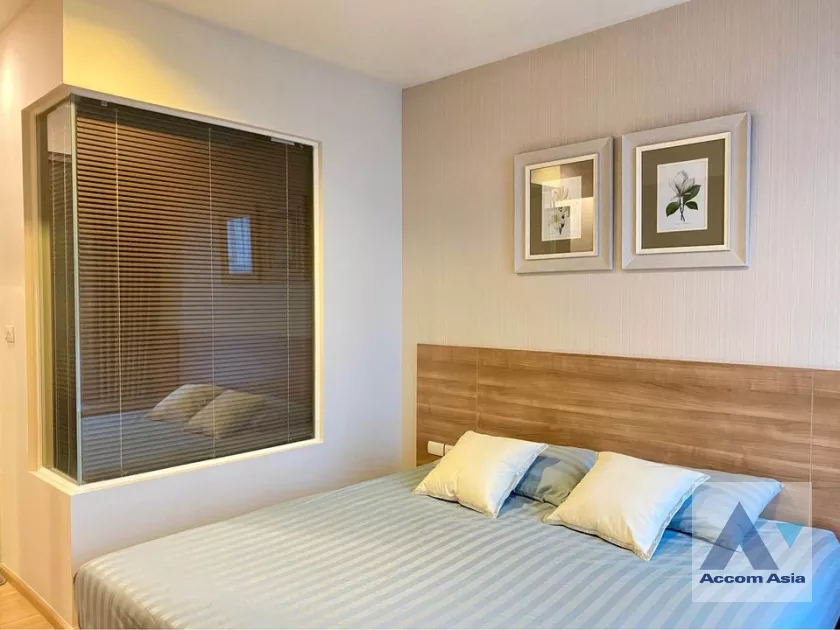 unit 1 Bedroom  Condominium For Rent & Sale in Sathorn, Bangkok  near BTS Saphan Taksin (AA37652)