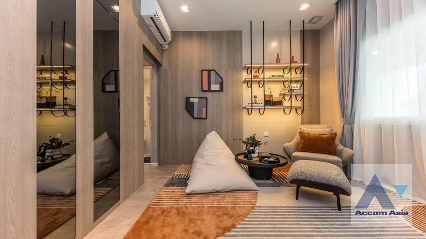 unit 4 Bedrooms  House For Rent & Sale in Pattanakarn, Bangkok  (AA37654)