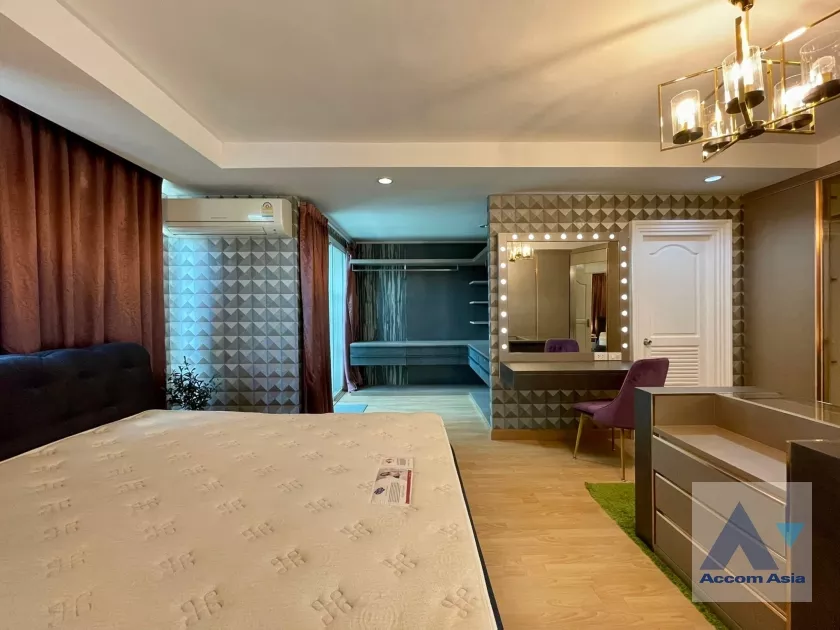  2 Bedrooms  Condominium For Rent in Sukhumvit, Bangkok  near BTS Bang Chak (AA37656)