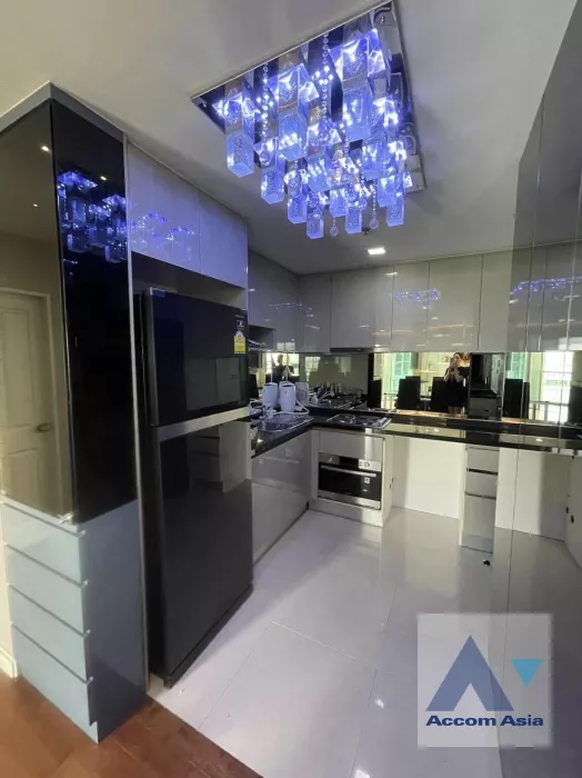 unit 2 Bedrooms  Condominium For Rent in Ratchadaphisek, Bangkok  near MRT Rama 9 (AA37666)