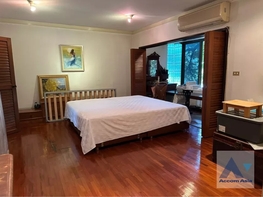 12  4 br Townhouse For Sale in sukhumvit ,Bangkok BTS Phrom Phong AA37669