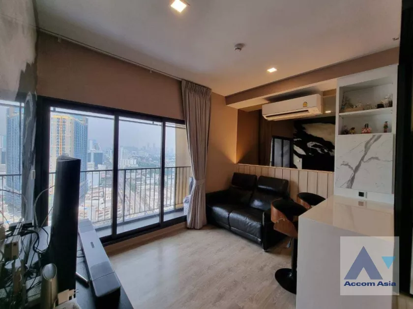  2 Bedrooms  Condominium For Sale in Pattanakarn, Bangkok  near ARL Ramkhamhaeng (AA37675)