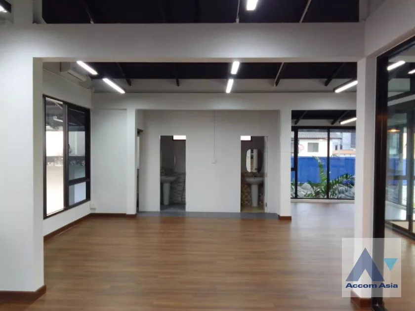  1  House For Rent in Lat Phrao ,Bangkok MRT Sutthisan AA37680