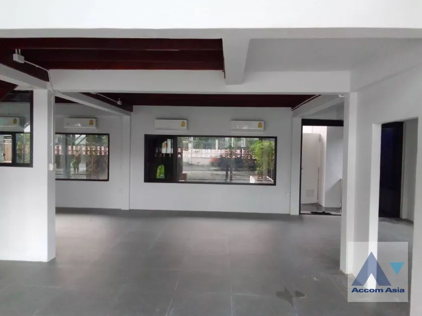  1  House For Rent in Lat Phrao ,Bangkok MRT Sutthisan AA37680
