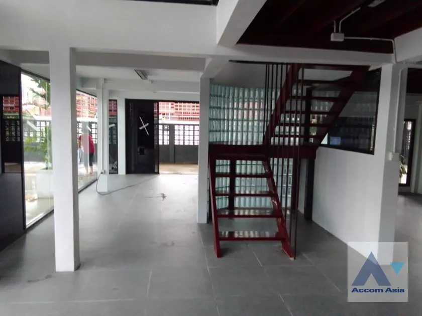 5  House For Rent in Lat Phrao ,Bangkok MRT Sutthisan AA37680