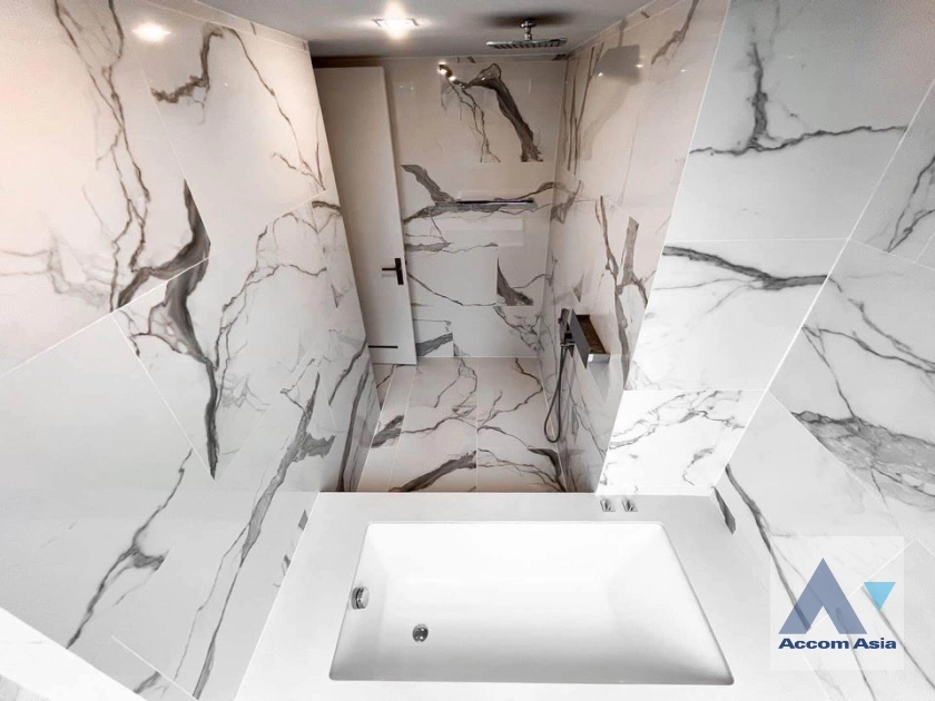 8  2 br Condominium For Sale in Sathorn ,Bangkok BTS Surasak at The Bangkok Sathorn AA37695