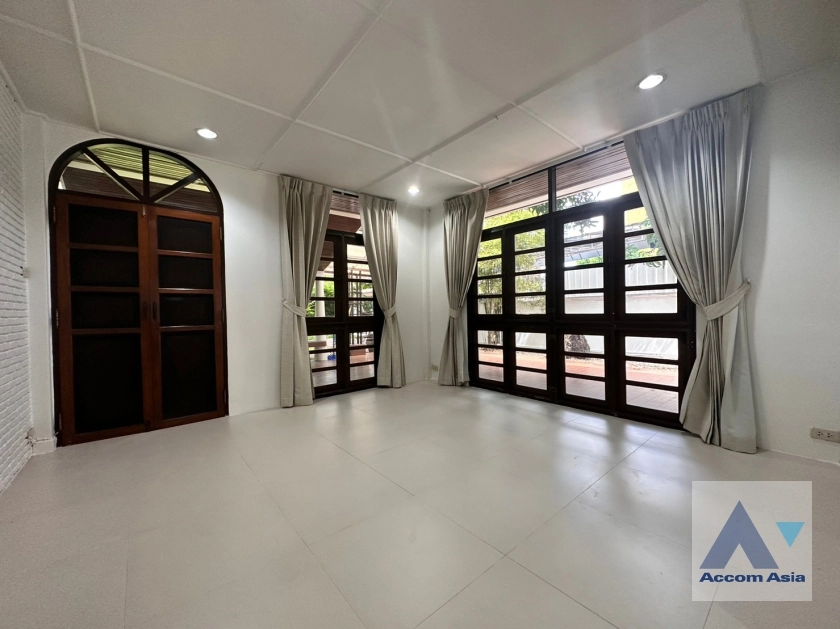 6  3 br House For Rent in Ploenchit ,Bangkok BTS Ploenchit 95192