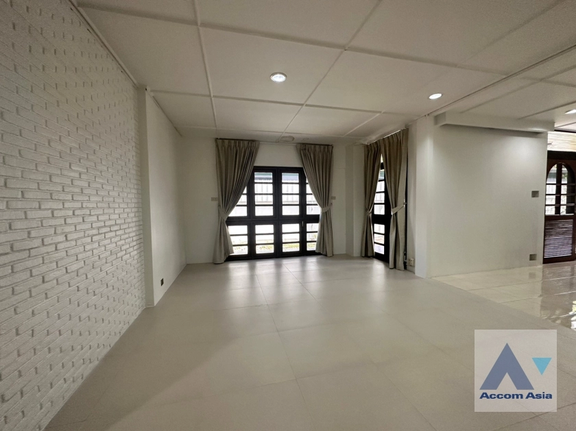 7  3 br House For Rent in Ploenchit ,Bangkok BTS Ploenchit 95192