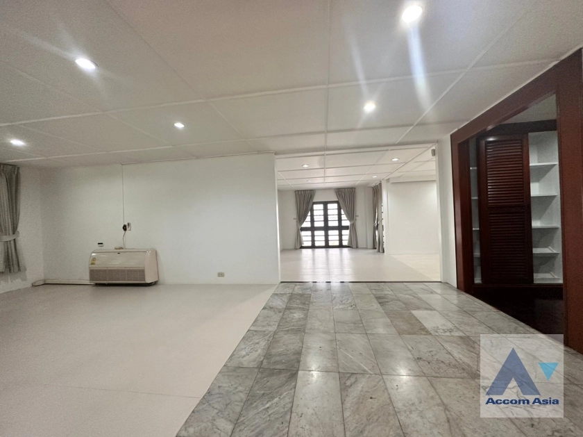 8  3 br House For Rent in Ploenchit ,Bangkok BTS Ploenchit 95192