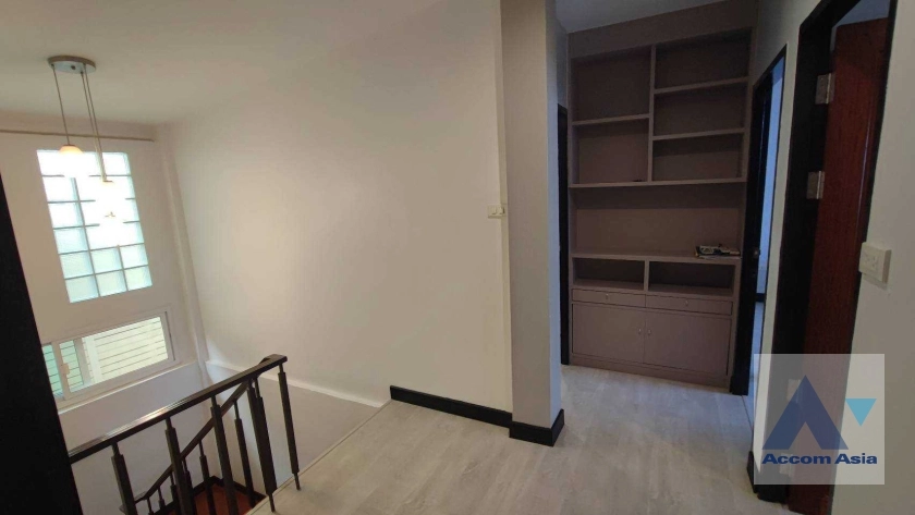 9  3 br Townhouse For Rent in Sukhumvit ,Bangkok BTS Thong Lo AA37727