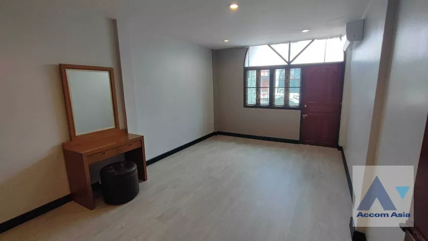 5  3 br Townhouse For Rent in sukhumvit ,Bangkok BTS Thong Lo AA37727
