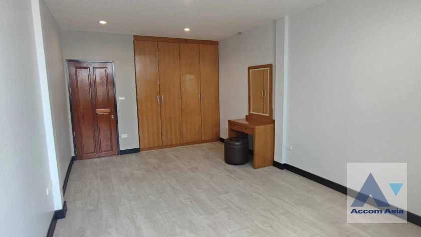 6  3 br Townhouse For Rent in Sukhumvit ,Bangkok BTS Thong Lo AA37727