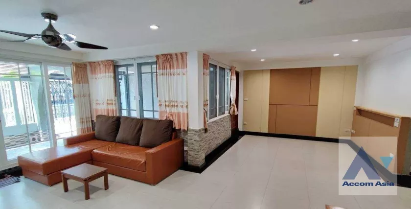  1  3 br Townhouse For Rent in sukhumvit ,Bangkok BTS Thong Lo AA37727