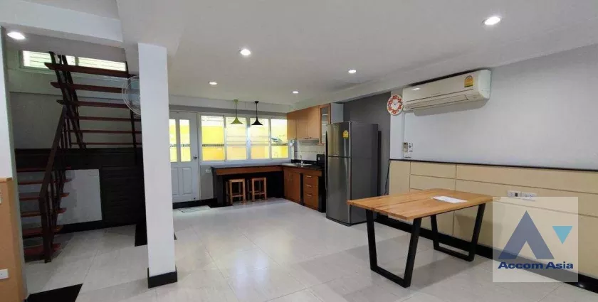 4  3 br Townhouse For Rent in sukhumvit ,Bangkok BTS Thong Lo AA37727