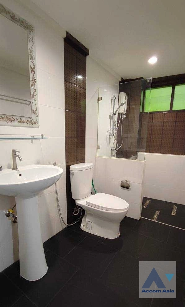 12  3 br Townhouse For Rent in Sukhumvit ,Bangkok BTS Thong Lo AA37727