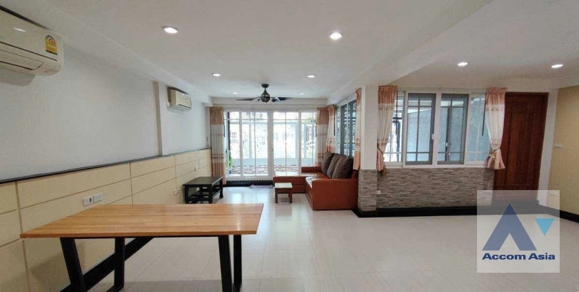 unit 3 Bedrooms  Townhouse For Rent in Sukhumvit, Bangkok  near BTS Thong Lo (AA37727)