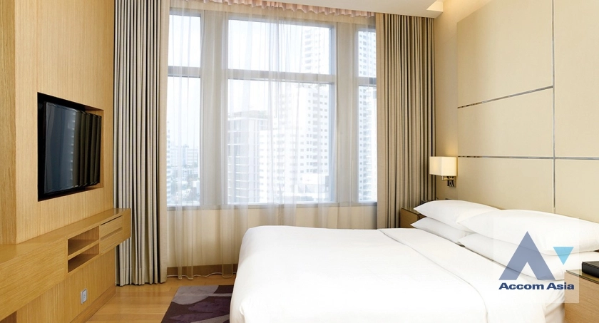 unitModern apartment with warm-toned interiors in Sukhumvit (AA37745)