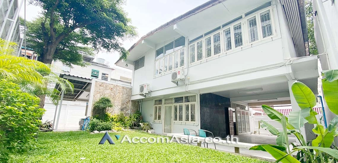 unit 3 Bedrooms  House For Rent & Sale in Sukhumvit, Bangkok  near BTS Asok - MRT Sukhumvit (4001901)