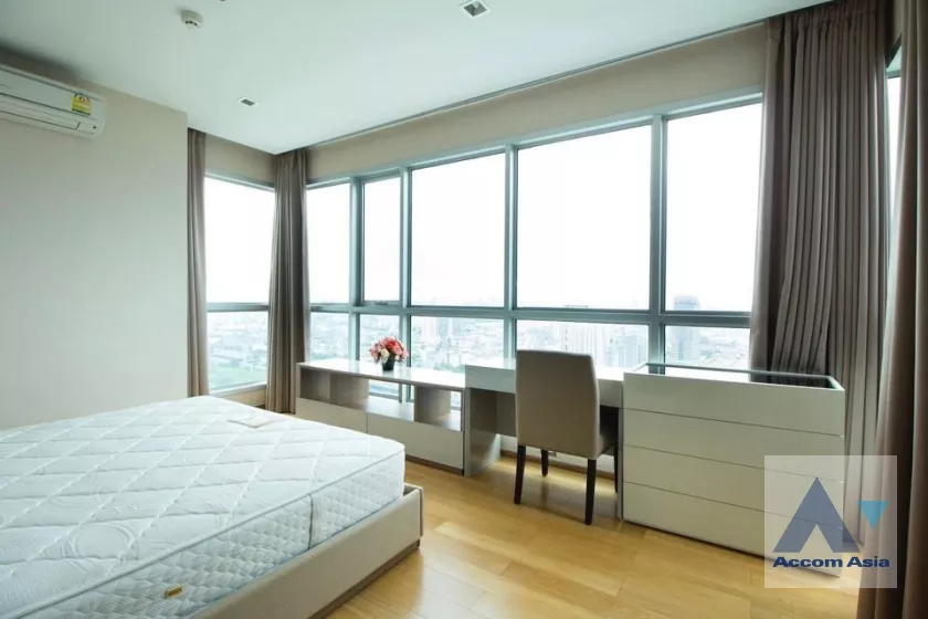  2 Bedrooms  Condominium For Rent in Phaholyothin, Bangkok  near MRT Phetchaburi - ARL Makkasan (AA37817)