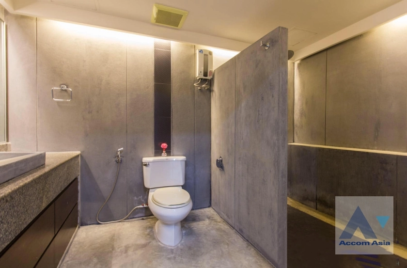 5  1 br Condominium For Rent in Silom ,Bangkok BTS Surasak at Nusa State Tower AA37844