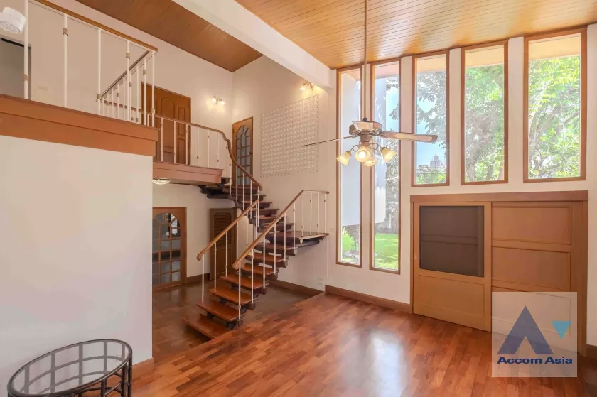  2  3 br House for rent and sale in Phaholyothin ,Bangkok BTS Victory Monument AA37860