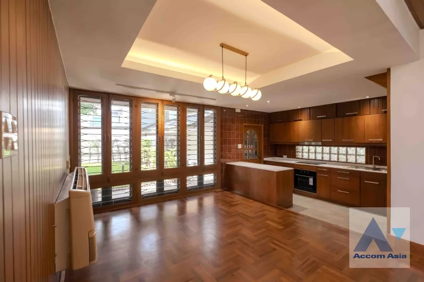 5  3 br House for rent and sale in Phaholyothin ,Bangkok BTS Victory Monument AA37860