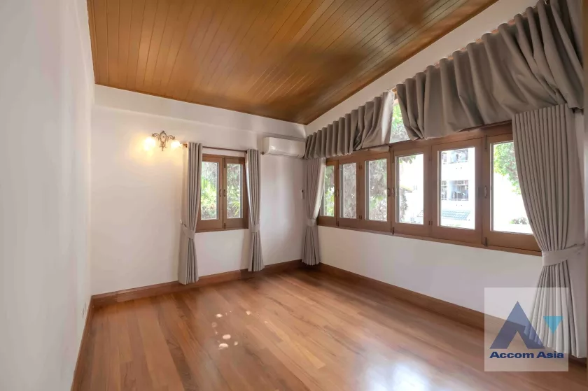 19  3 br House For Rent in phaholyothin ,Bangkok BTS Victory Monument AA37860