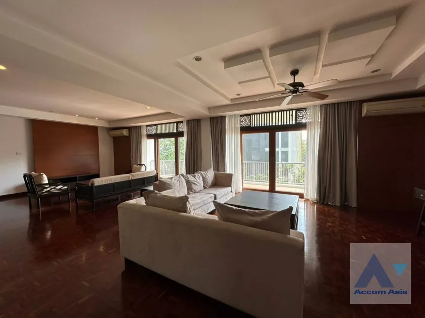  4 Bedrooms  Apartment For Rent in Sathorn, Bangkok  near BTS Chong Nonsi - MRT Lumphini (AA37861)