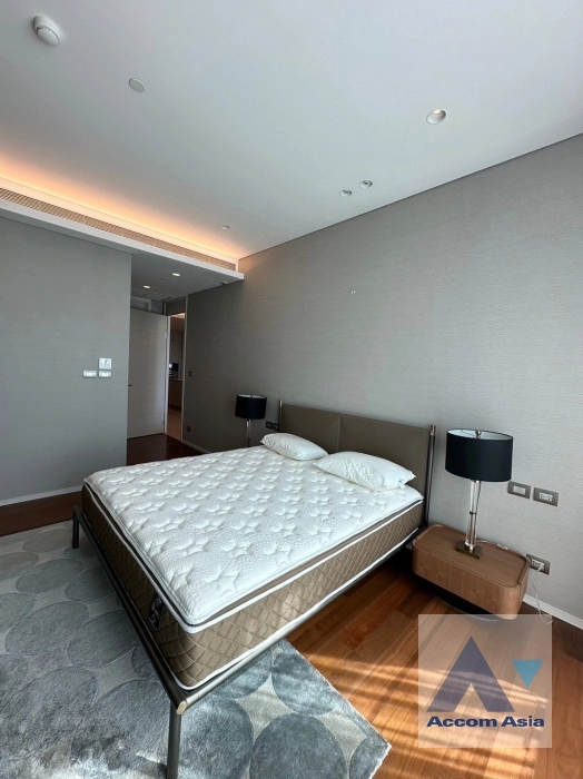 unit 2 Bedrooms  Condominium For Rent in Ploenchit, Bangkok  near BTS Chitlom (AA37901)