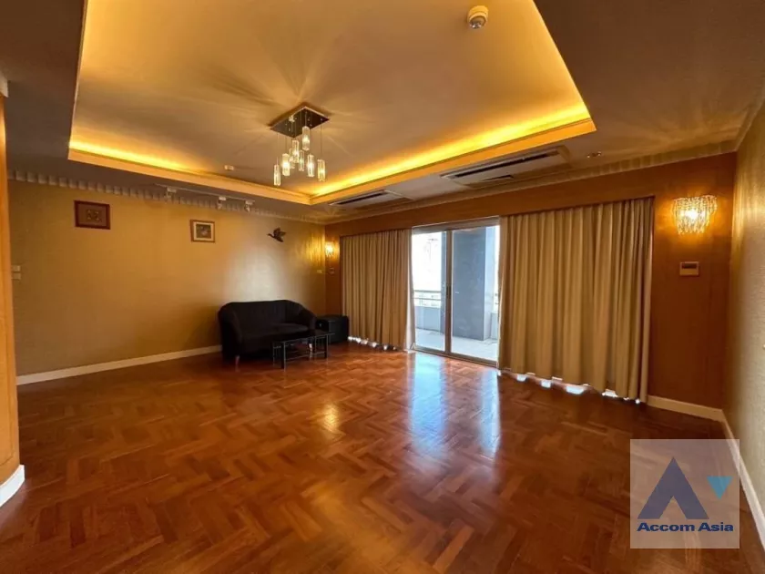  4 Bedrooms  Condominium For Sale in Ploenchit, Bangkok  near BTS Ratchathewi (AA37920)