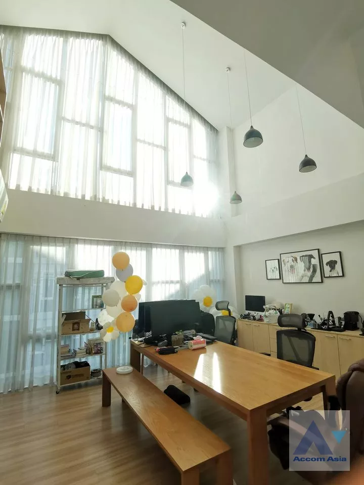Home Office |  3 Bedrooms  Townhouse For Rent in Sukhumvit, Bangkok  near BTS Udomsuk (AA37932)