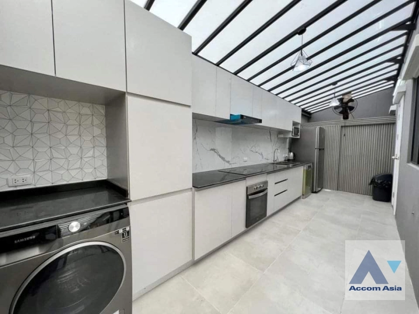  1  3 br Townhouse For Rent in Ratchadaphisek ,Bangkok MRT Sutthisan at The Connect UP 3 AA37939