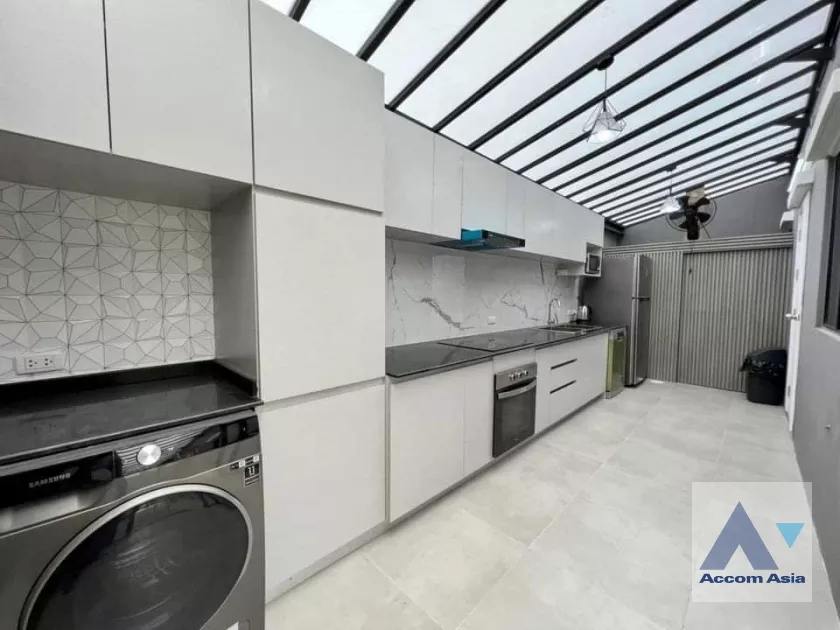  1  3 br Townhouse For Rent in Ratchadapisek ,Bangkok MRT Sutthisan at The Connect UP 3 AA37939