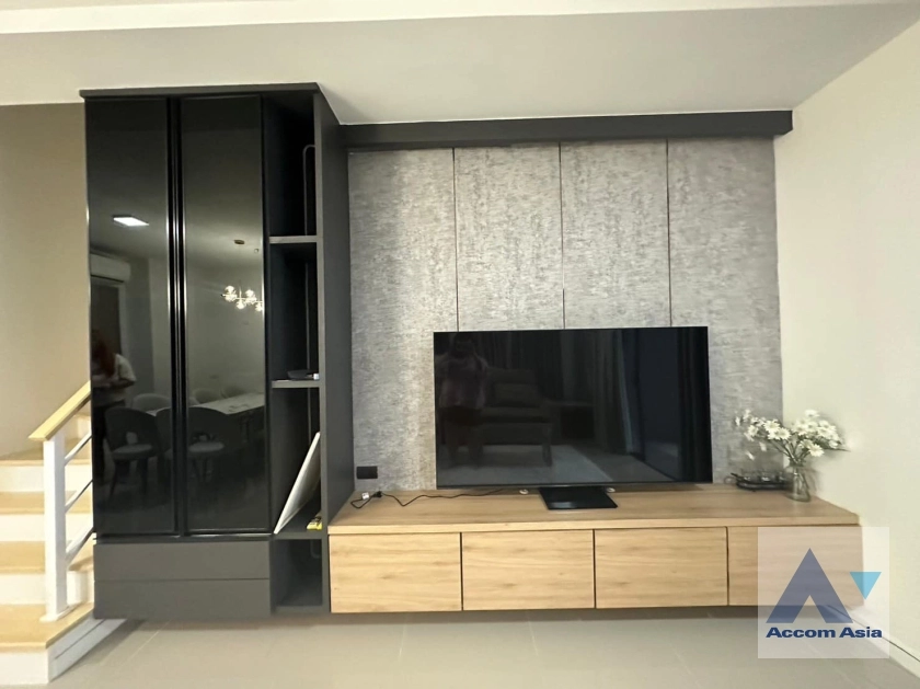  1  3 br Townhouse For Rent in Ratchadaphisek ,Bangkok MRT Sutthisan at The Connect UP 3 AA37939