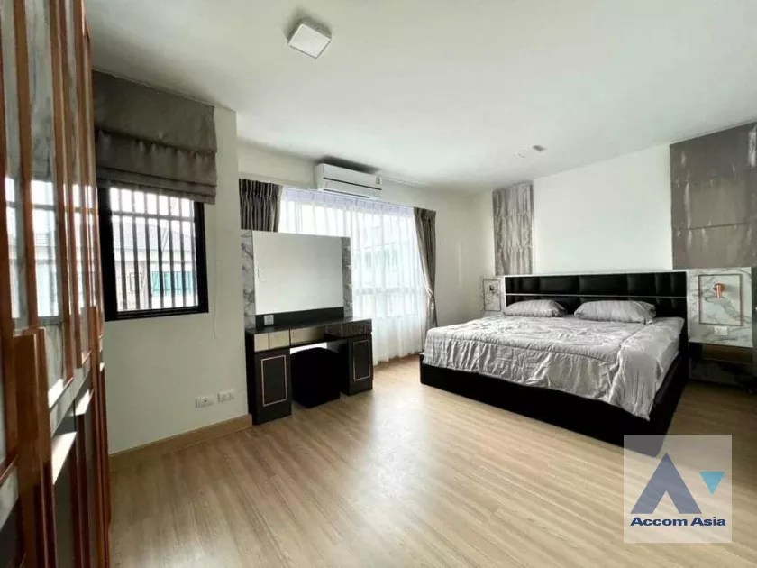 14  3 br Townhouse For Rent in Ratchadapisek ,Bangkok MRT Sutthisan at The Connect UP 3 AA37939