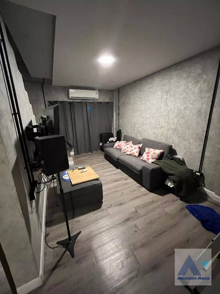 8  1 br Townhouse For Rent in Sukhumvit ,Bangkok BTS On Nut AA37943