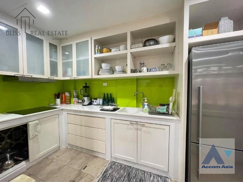 9  3 br Townhouse for rent and sale in Sathorn ,Bangkok MRT Khlong Toei AA37984