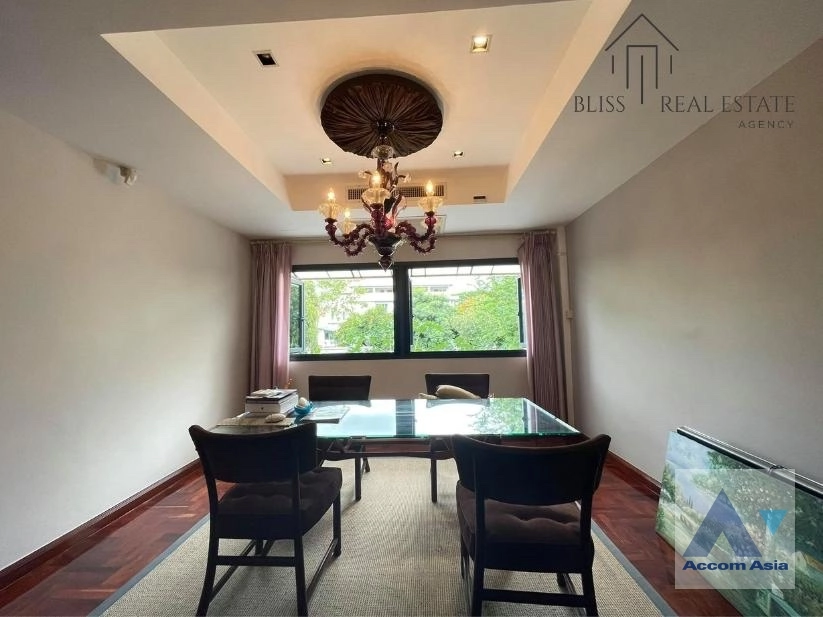 unit 3 Bedrooms  Townhouse For Rent & Sale in Sathorn, Bangkok  near MRT Khlong Toei (AA37984)