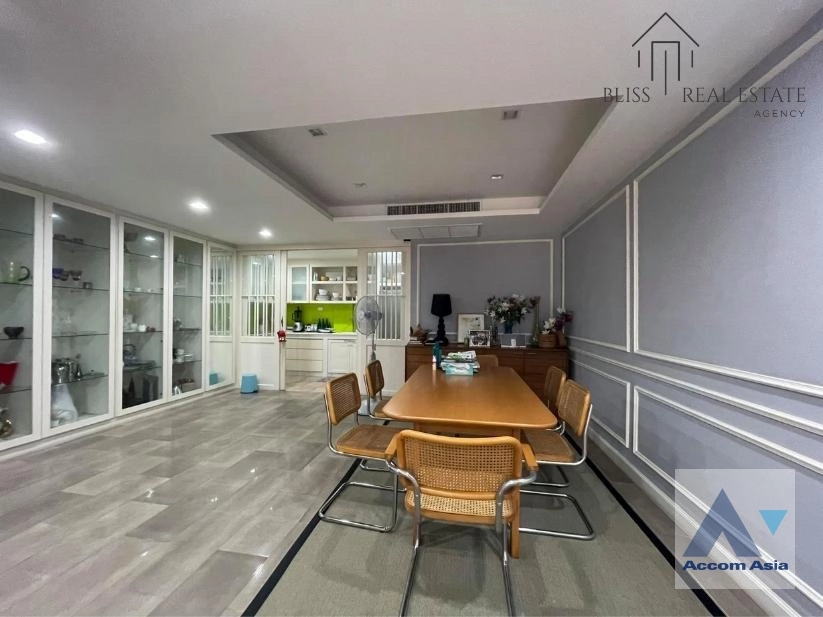  1  3 br Townhouse for rent and sale in Sathorn ,Bangkok MRT Khlong Toei AA37984
