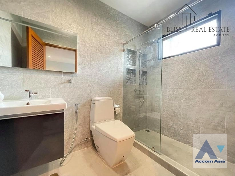 7  3 br Townhouse for rent and sale in Sathorn ,Bangkok MRT Khlong Toei AA37984