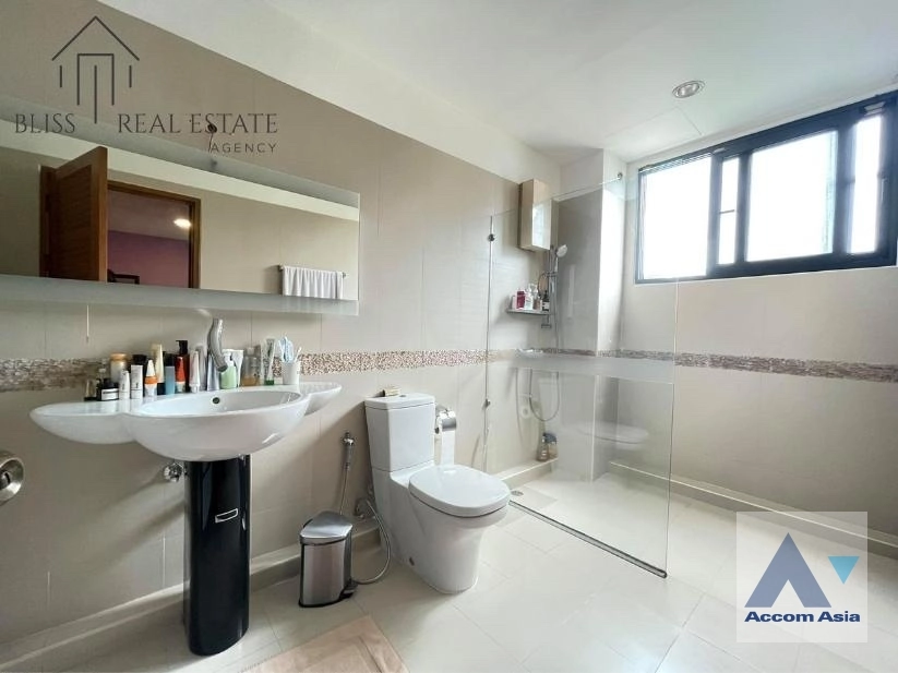 8  3 br Townhouse for rent and sale in Sathorn ,Bangkok MRT Khlong Toei AA37984