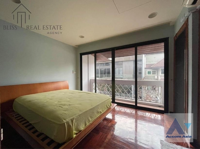 12  3 br Townhouse for rent and sale in Sathorn ,Bangkok MRT Khlong Toei AA37984