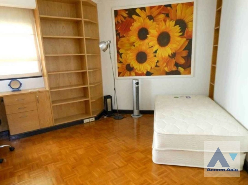 unit 2 Bedrooms  Condominium For Sale in Sathorn, Bangkok  near BTS Sala Daeng - MRT Lumphini (AA37988)