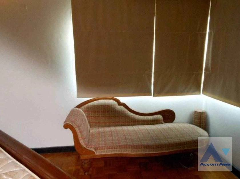 unit 2 Bedrooms  Condominium For Sale in Sathorn, Bangkok  near BTS Sala Daeng - MRT Lumphini (AA37988)