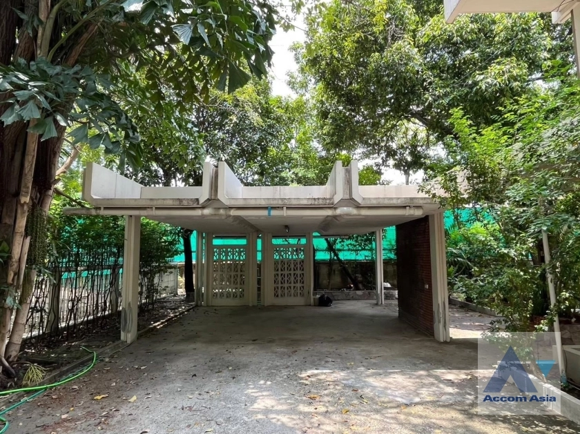 17  4 br House for rent and sale in Sukhumvit ,Bangkok BTS Phra khanong AA38011