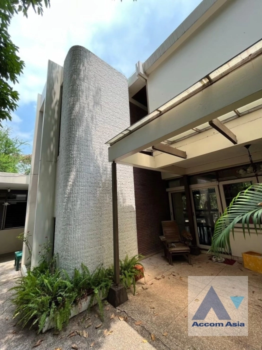 18  4 br House for rent and sale in Sukhumvit ,Bangkok BTS Phra khanong AA38011