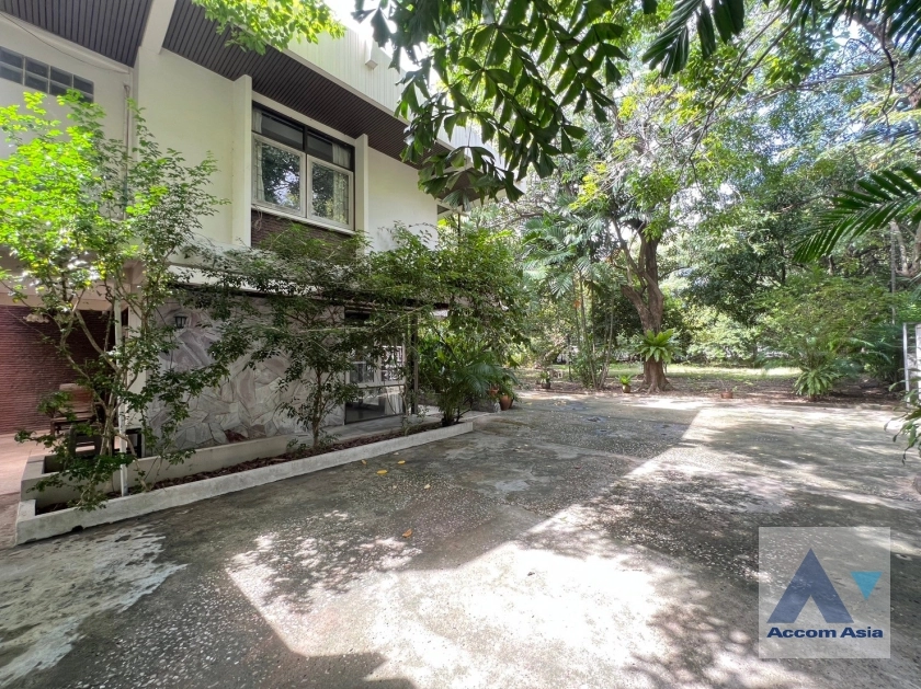 16  4 br House for rent and sale in Sukhumvit ,Bangkok BTS Phra khanong AA38011