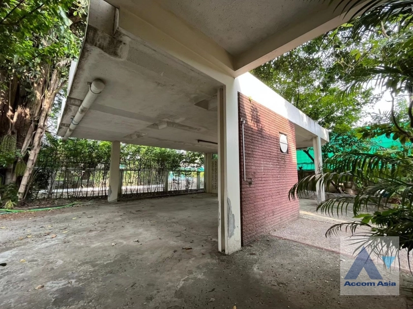 19  4 br House for rent and sale in Sukhumvit ,Bangkok BTS Phra khanong AA38011