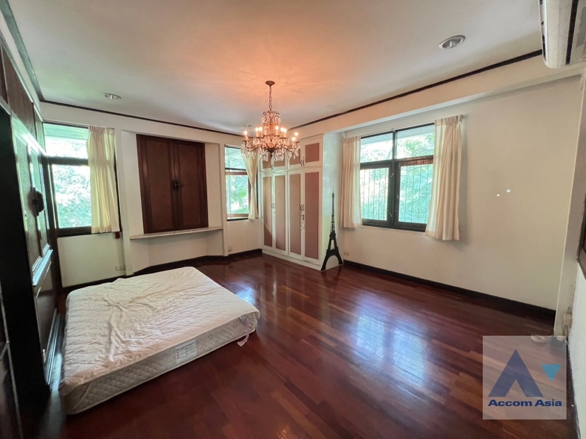 14  4 br House for rent and sale in Sukhumvit ,Bangkok BTS Phra khanong AA38011